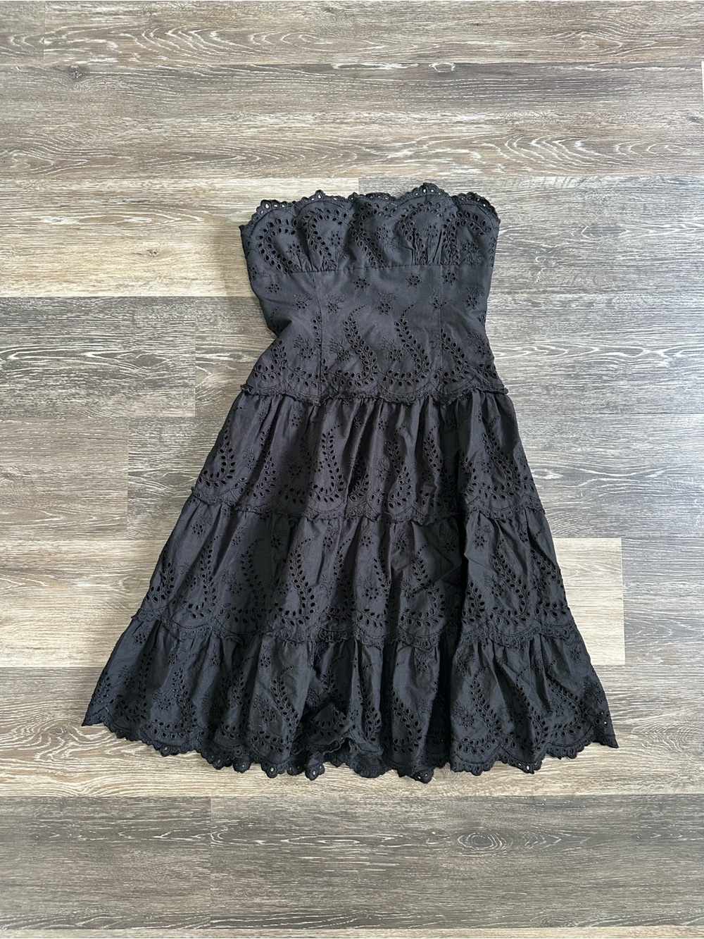 BCBGMAXAZRIA Black Eyelet Lace Strapless Tiered Mini Dress Size 4